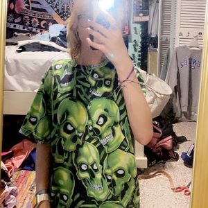 🦋skull green shirt